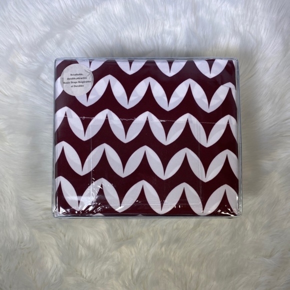 ⭐️SEE NEW LISTING⭐️King 4pc Burgundy Wave Bedsheets - Picture 2 of 5